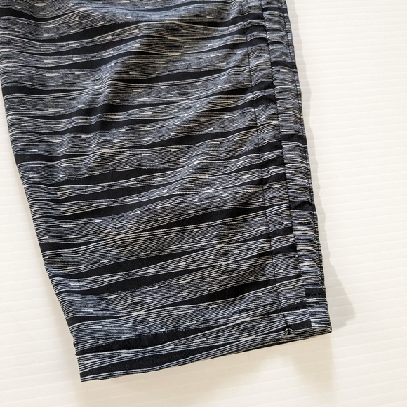 Athleta Ariel Aspire Ankle Pant Patterned Joggers Size 6 Black and White - Picture 12 of 12